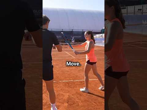 Master the forehand in motion ✨ #tennis #forehand #coachmouraroglou #tennistips