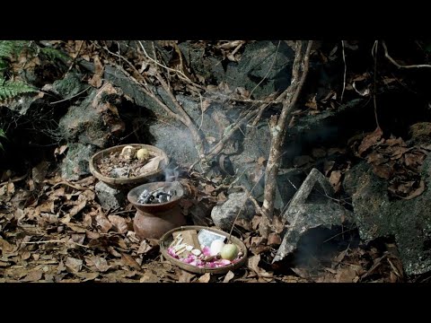 冷門民俗恐怖片，不敬鬼神嘲諷祭臺，甚至禁區做男女之事，男女當晚遭遇慘事後悔已晚！