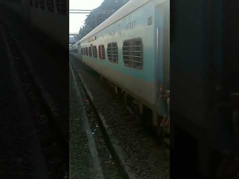 12933-Karnavati Express Cross Passenger At Full Speed #shorts #trainspeed #trainvideo