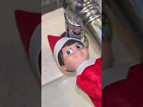 ELF ON THE SHELF CAUGHT TAKING A BATH?!? 🧼😱🫧 ￼#shorts