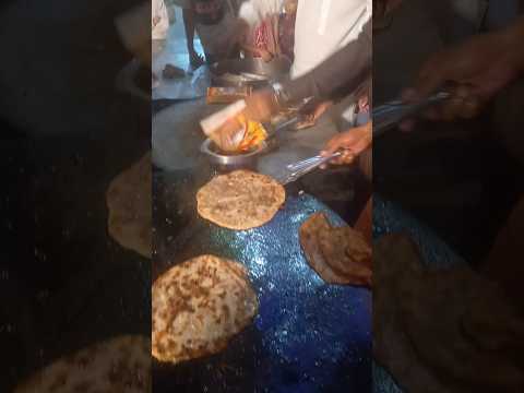 Aalu wale paraathe#streetfoodvideos#shortvideo #viralshort #youtube