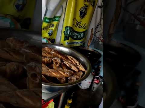 Chef Sealy frying fish"watch the full video nice "