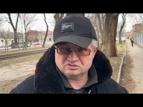 This ordinary Russian uncle is very unhappy that Putin's opposition is being oppressed