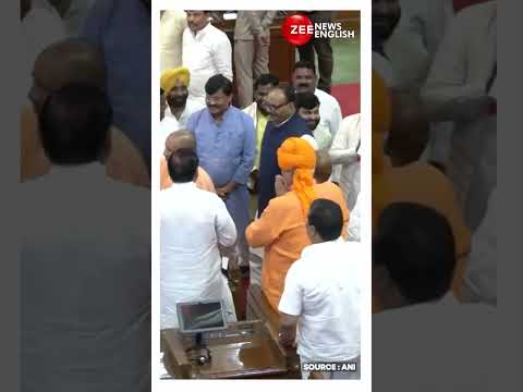 Raja Bhaiya News: Raghuraj Pratap Singh Takes Blessing From CM Yogi in Uttar Pradesh Assembly