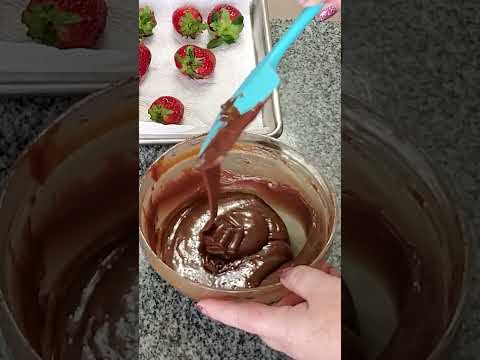 Best Chocolate Ganache Strawberries EVER!!!