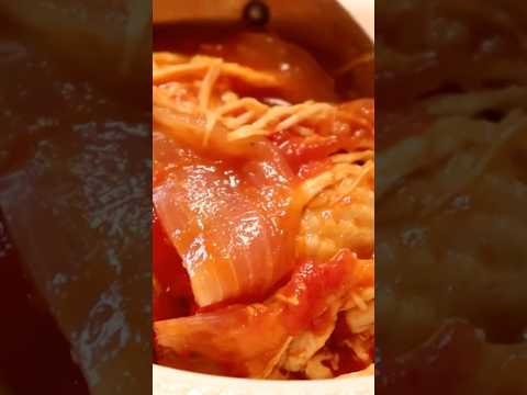 ただ煮るだけで鶏むねホロホロです。「鶏むね肉のトマト煮込み」