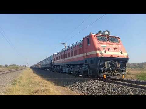 19046-Tapti Ganga Exp With Valsad Wap-4 Amazing Track Sound