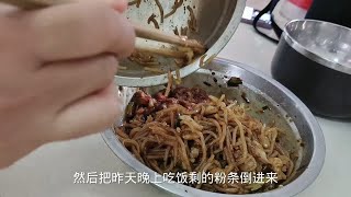 自己做的大肉包子，滋滋冒油，干净卫生吃着实惠