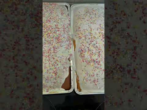 #shorts #baking #oldschool #cake #sweettooth #sahm #viralvideo