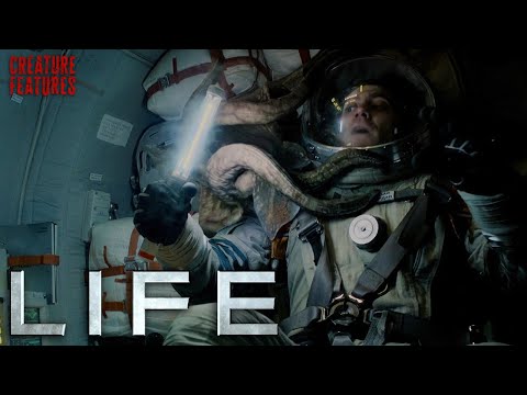 Luring The Alien With Oxygen Candles | Life (2017) | Creature Features