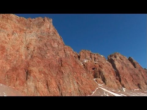 Surrounding the red mountains of the Borden peninsula - Nanoq 2007 expedition