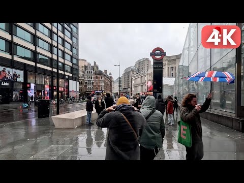 London Christmas Walk Tour in Rain 🎄☔️ Soho, Fitzrovia [4K]