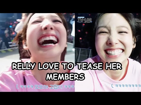 Twice Nayeon accidentally show this to camera *I can’t with chaeyoung 😭*