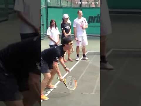 A blind player stuns a former pro! 👀💥 #tennis #tennispro #blind #tenniscoach