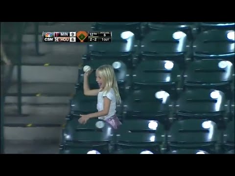 [実況和訳] 女の子にボールをプレゼント Fan gives souvenir foul ball to young girl