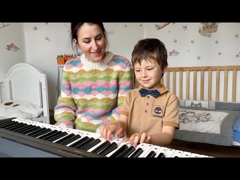 5 year old AMAZED mommy by playing piano