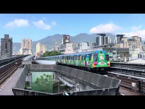 台北捷運301型麻吉貓彩繪離站(奇岩)