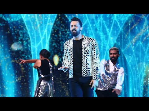 Pakistan's Atif Aslam Steals the Show at London Awards Event #atifaslam