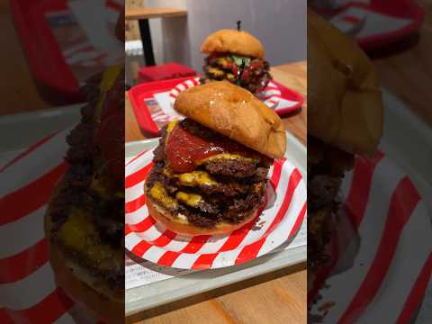 渋谷で食べるべき極上4段ハンバーガー！(The best burgers to try in Shibuya) #food #tokyo #shorts