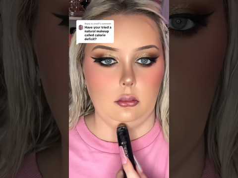 the makeup hack that hides a double chin #makeuphacks #contourtutorial #contourhacks #doublechin