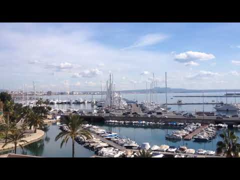 Super Yacht Palladium Ausfahrt aus dem Hafen von Palma de Mallorca