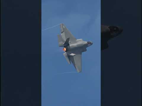 US Navy F-35C Tactical Pitch - EAA AirVenture 2023