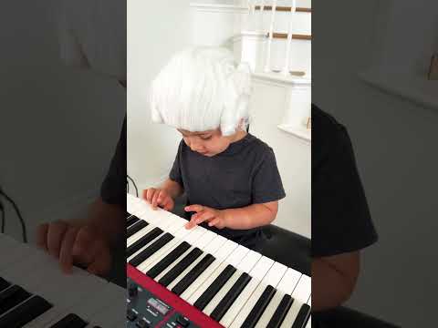 Little 3 year old cutie plays piano 🎹