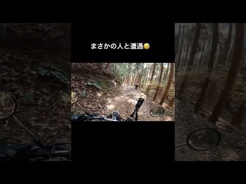 激ヤバ県道781号線を走行中、人と遭遇。めっちゃ焦る😅 #バイクツーリング #モンキー125 #モトブログ#酷道#険道#笠間峠#県道781号線