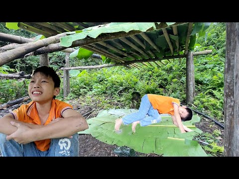 A mother is missing and her son makes a shelter to wait for her