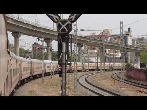 Beautiful Curvy Entry at Jaipur Junction by Marudhar Express