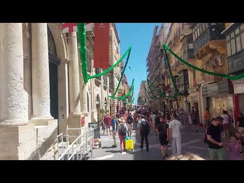 Valletta, capital city of Malta, packed in a August Saturday afternoon! 😁