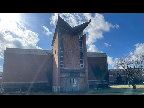 A huge Abandoned High School | Lake Clifton High School Part 1