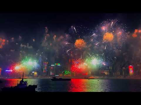 Highlights of the Greatest New Year’s Eve Fireworks (1 min)