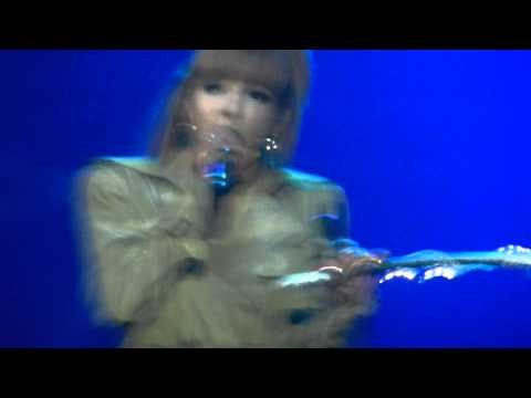 [Fancam] 2NE1 - It Hurts (New Evolution Global Tour Singapore 2012)