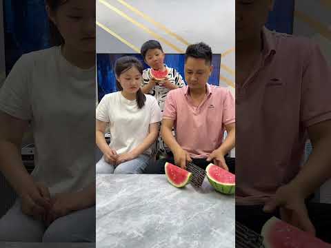 无意中发现二婚的老公竟然这么对待孩子！ ©心宝一家