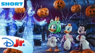 Mickey Mouse Halloween Spooky Stories 👻 | A Goofy Ghost Story | Episode 1 | @disneyjr