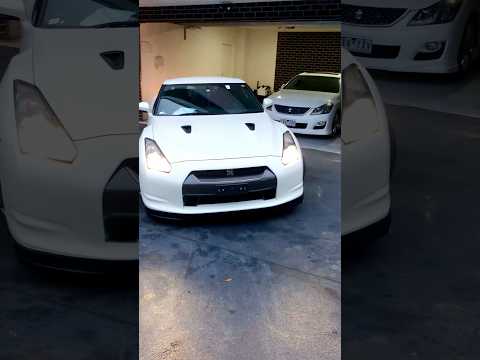 Nissan GTR R35 or the Toyota Crown GRS204 #nissan #gtr #crown #athlete #grs204