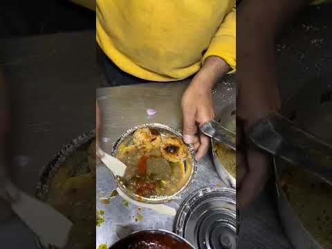 Litti Chokha in Delhi - Famous Indian Streetfood #littichoka #streetfood #streetfoodindia