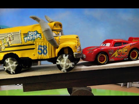 McQueen Caught Speeding! Sheriff & Miss Fritter team Up in Crazy Florida Speedway Obstacle Course!