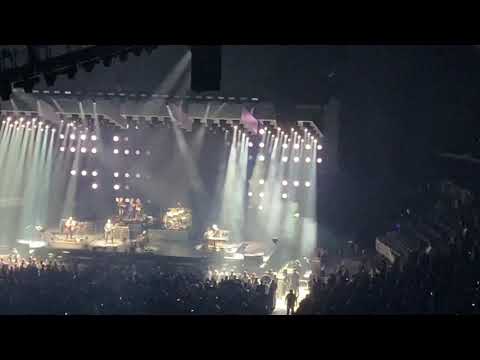 Genesis Concert-  (Behind the Lines / Duke's End and Turn It On Again)