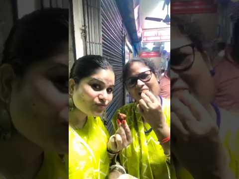 Eating chicken pokora at Kolkata #kolkatastreetfood #shorts #trending #chickenpokoda #eating #food