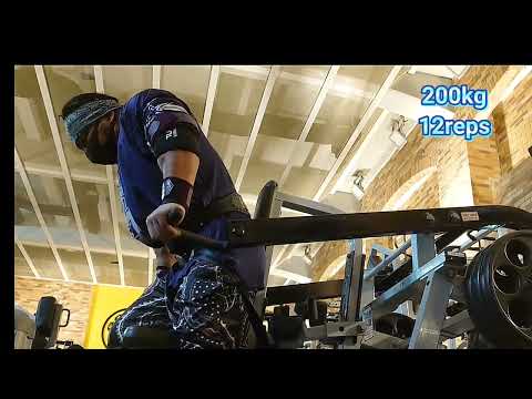 腕トレ。三頭ナロー180kg。ディップス、プリチャーカール、ワンハンドプリチャーカールなど。