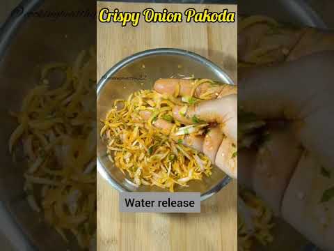 बाजार जैसे कुरकुरे प्याज के पकोड़े|Crispy onion pakoda | #shorts #youtubeshorts #cookinghealthy22