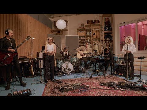 Wolf Alice - Safe From Heartbreak (if you never fall in love) (Live - The Pool Sessions)