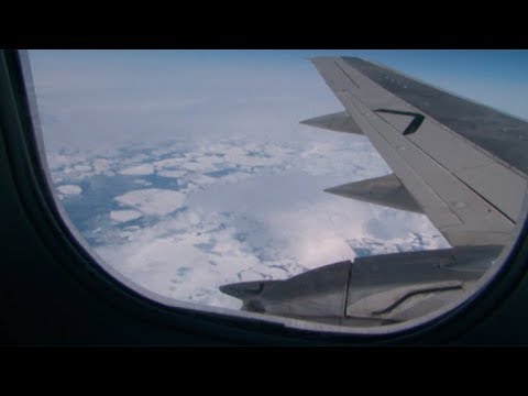 Flight over the ice floes of the Baffin coast - Penny Icecap 2009 expedition