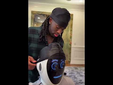 Kai Cenat puts Durag on his Robot. 😳