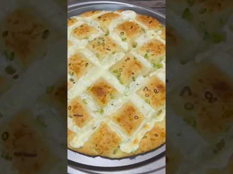 DELICIOUS Garlic cheese bread #garlicbread #mozzarellacheese #scallions #cheesybread #easyrecipe