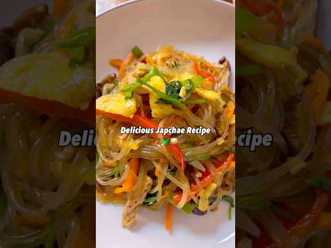 #japchae 🥢🥬🥕#delicious #koreanfoodrecipe #homecook #foodshorts #youtubeshorts