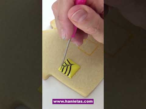 Easy Spider Web with Royal Icing