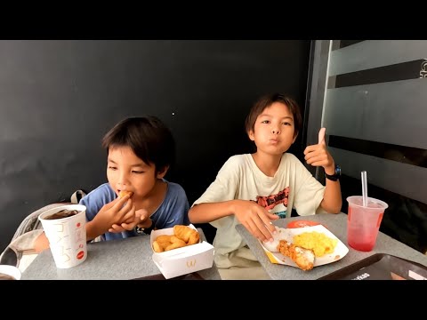 【バリ島生活ネタ】息子たちと一緒にクタのマクドナルドに行く動画